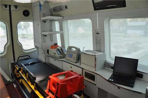 富宁xian救护车内部
